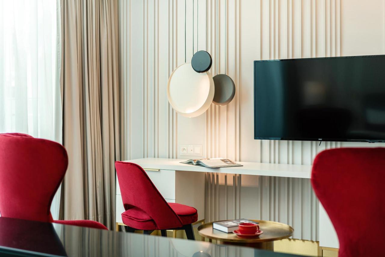Hotel Ferreus Modern Art Deco Krasków Εξωτερικό φωτογραφία The interior of a suite at the hotel