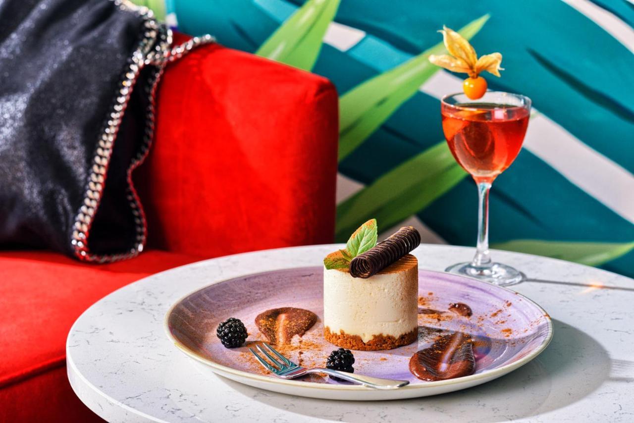 Hotel Ferreus Modern Art Deco Krasków Εξωτερικό φωτογραφία A cheesecake