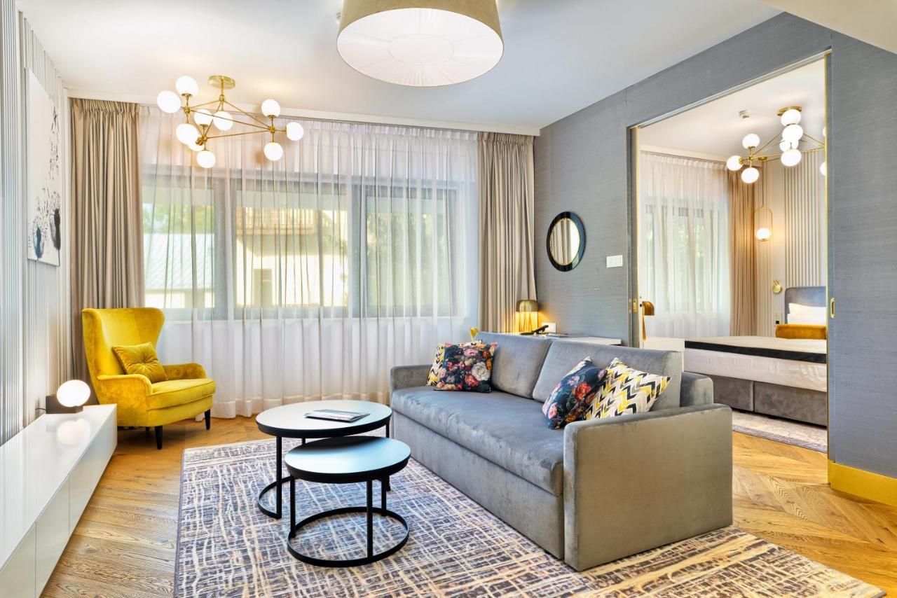 Hotel Ferreus Modern Art Deco Krasków Εξωτερικό φωτογραφία A living room in a modern apartment