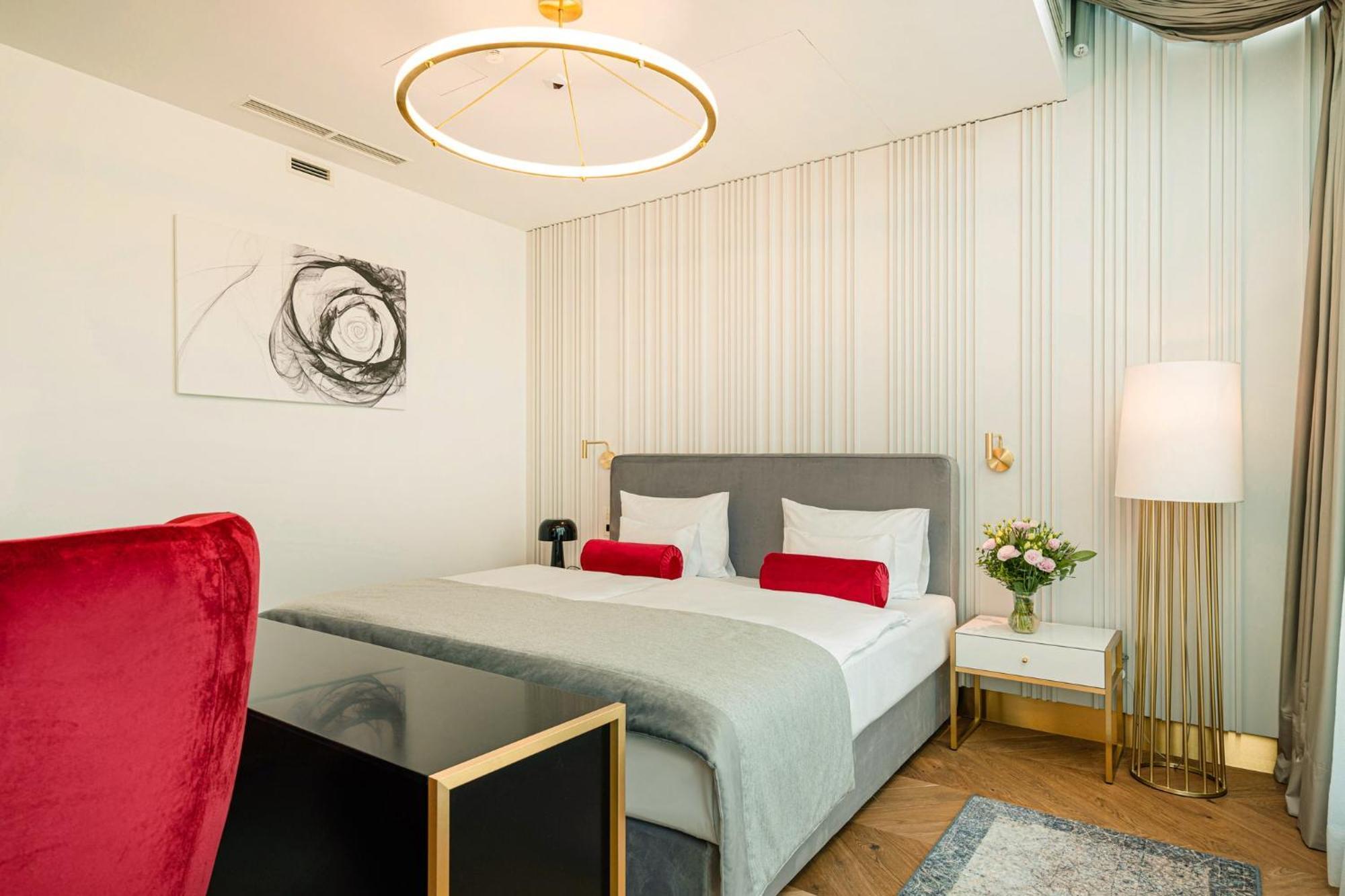 Hotel Ferreus Modern Art Deco Krasków Εξωτερικό φωτογραφία A bedroom at the hotel
