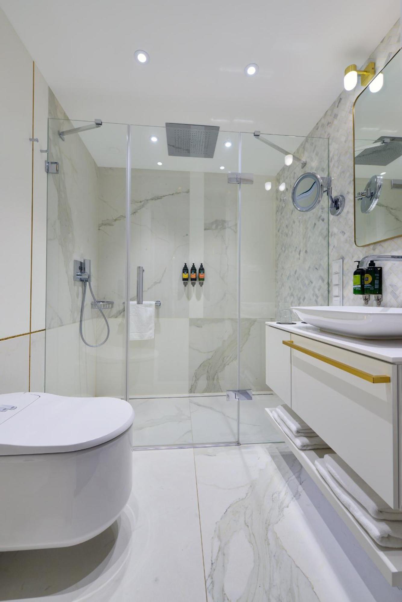 Hotel Ferreus Modern Art Deco Krasków Εξωτερικό φωτογραφία A shower enclosure